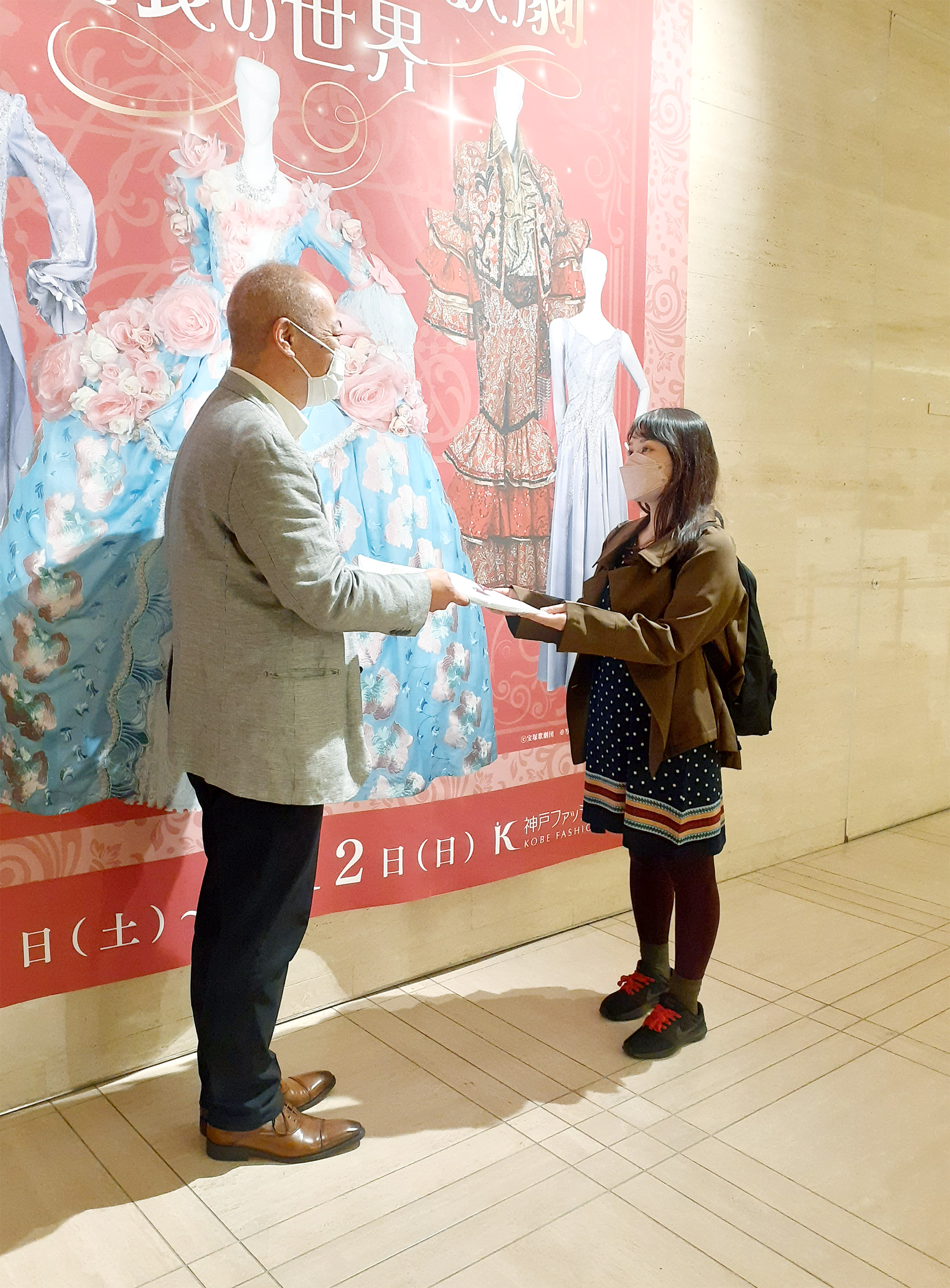 特別展「華麗なる宝塚歌劇衣装の世界」入場者1万人に達しました！