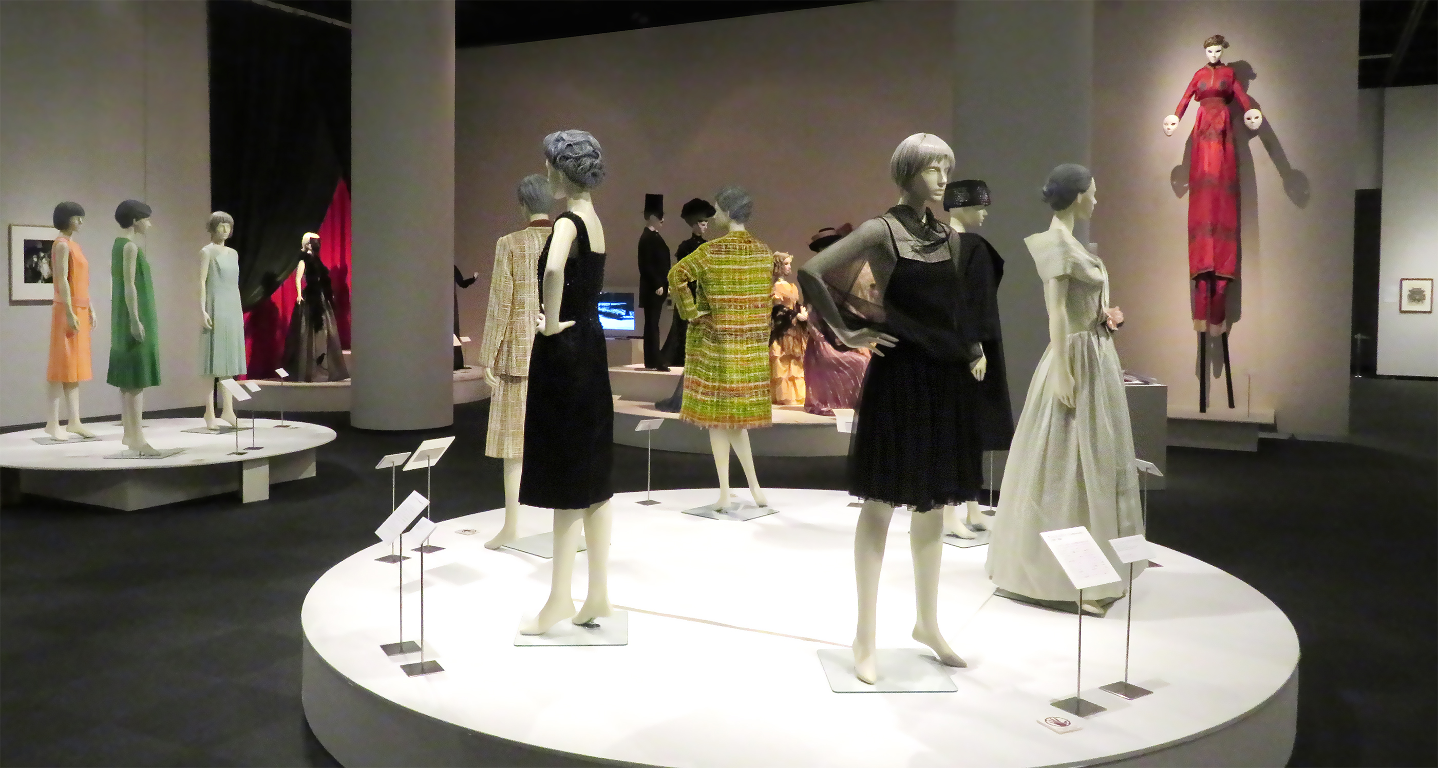 ドレスコレクション展「1960年頃のヨーロッパファッション」